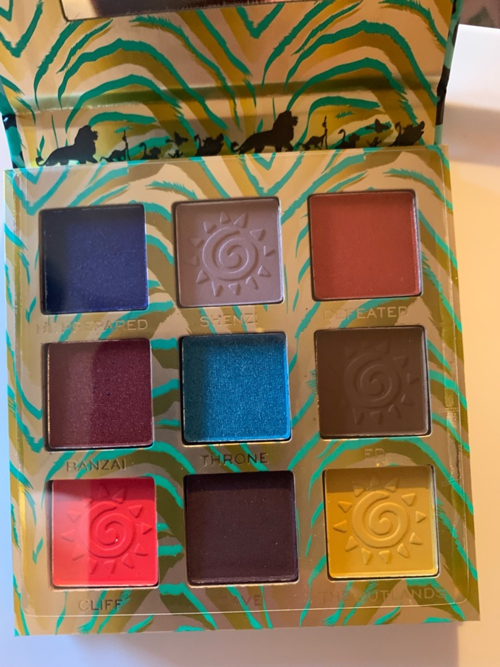 Revolution The Lion King Eyeshadow Palette - Teal, Black, Pink, Yellow, Brown - Picture 3 of 3